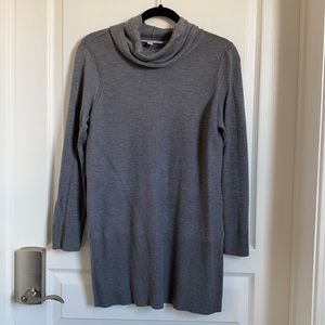 Adrienne Vittadini Medium long light sweater
